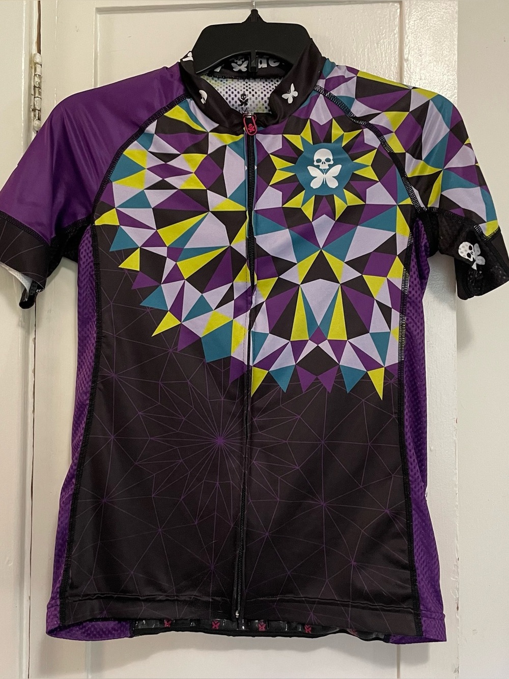 Betty Dreigns Women’s Skull Accent Geometric Cycling Jersey — Purple small